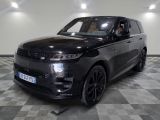une photo d'un Range Rover noir garé dans un garage