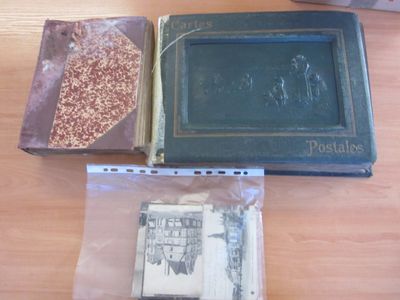 Deux albums de CP (mauvais état des albums) et une pochette. - Photo 1