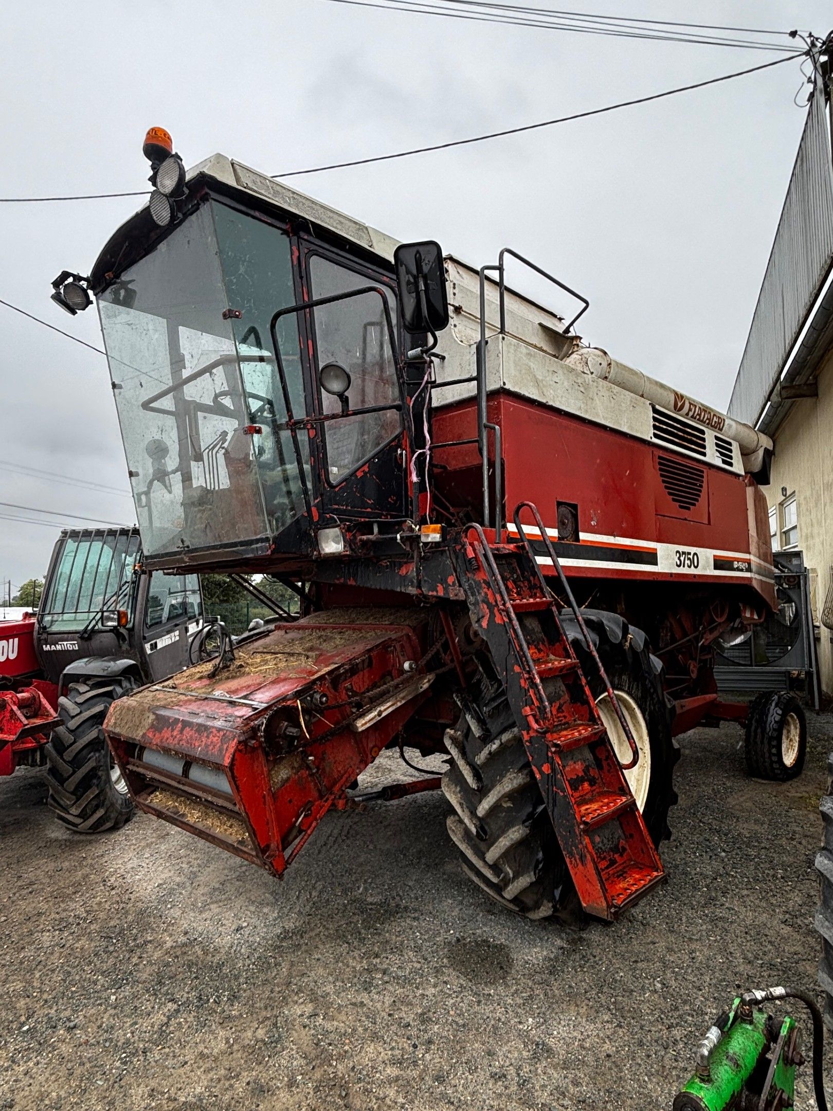 Moissonneuse batteuse FIATAGRI LAVERDA 3750