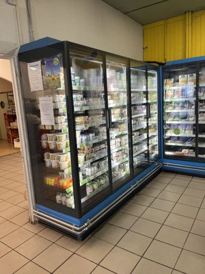 Trois vitrines réfrigérée quatre portes DANFOSS