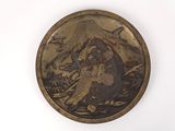 une plaque d'or sur laquelle figure une femme