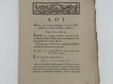 gros plan d'un vieux livre avec une écriture dessus