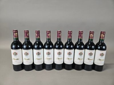 six bouteilles de vin rouge alignées