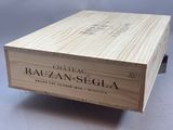 une boîte en bois sur laquelle est apposée une étiquette portant l'inscription « Rauzan-Ségia »