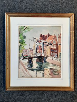 aquarelle encadrée représentant un bateau sur un canal, avec des bâtiments en arrière-plan