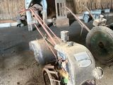 une petite machine qui se trouve dans la terre