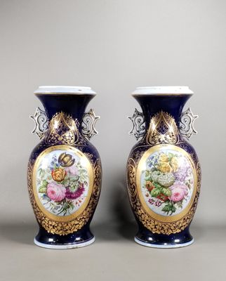 paire de vases bleus et or à motifs floraux