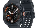 gros plan d'une montre intelligente sur fond blanc
