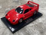 maquette rouge d'une voiture de sport Ferrari exposée sur un socle noir