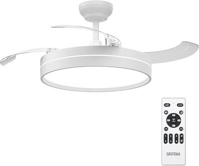 Le ventilateur de plafond est blanc et dispose d'une télécommande.