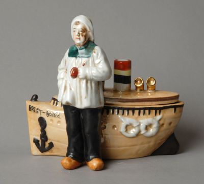 Porcelaine peinte émaillée fin XIXe, début XXe siècle