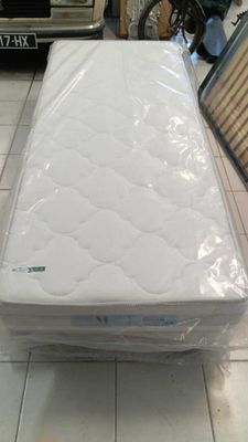 a mattress that is sitting on the floor in the room
