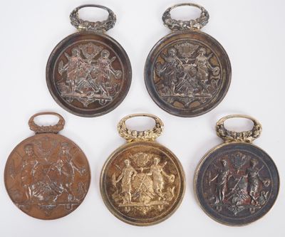 six montres de poche anciennes ornées de motifs en or et en argent