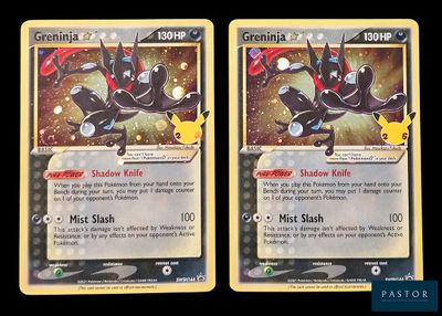 deux cartes Pokémon présentant des motifs différents sur un fond noir
