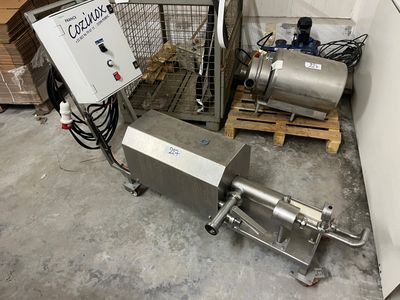 une machine qui se trouve dans le coin d'une pièce