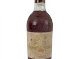 une image représentant une bouteille d'alcool avec une étiquette dessus