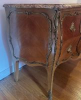 8860-1077 / X / Commode de style Louis XV en bois de placage… (photo 3)