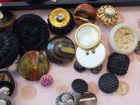Un lot de boutons fantaisie, à l'imitation de nacre pour cer… (photo 4)