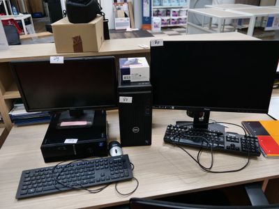 un bureau équipé d'un ordinateur, d'un clavier, d'une souris et d'un écran