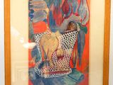 tableau représentant une femme assise sur une chaise, avec un vase en arrière-plan