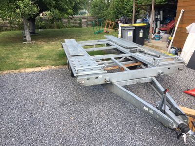 a trailer that is sitting in the gravel