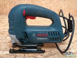 the bosch professional jig saw is sitting on top of a piece of plywood