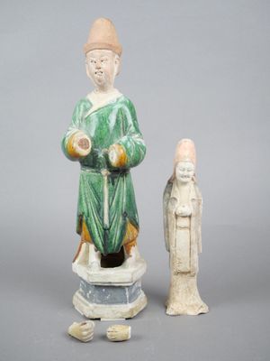 deux figurines chinoises représentant un homme et une femme