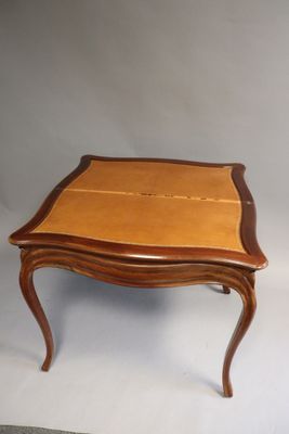 Table portefeuille en bois, le plateau gainé en cuir, pieds …