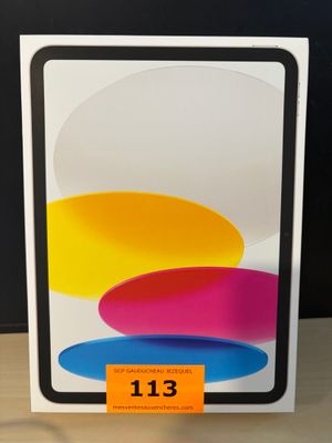 une image représentant une boîte sur laquelle figure une photo d'un iPad 11 d'Apple