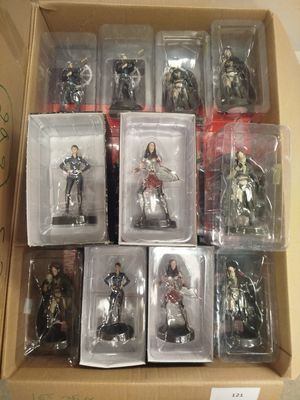 lot de 35 figurines - essentiellement MARVEL