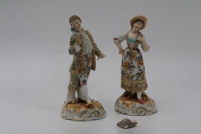 deux figurines placées l'une à côté de l'autre