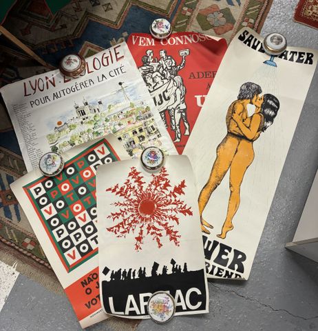 Lot d'anciennes affiches, années 70 sur le Larzac, la politique e...