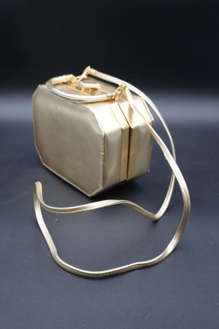 Vintage : sac box doré (usure à la poignée)