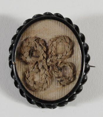 Broche de sentiment ou de deuil à monture en métal torsadé e…