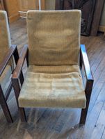Paire de fauteuils en bois naturel mouluré, travail Scandina… (photo 4)