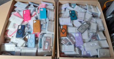 158 / 1 palette de 163 kg de coques de smartphones, bo…