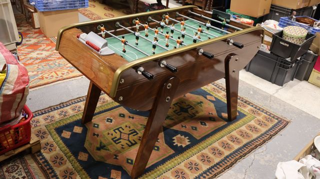 BABYFOOT BONZINI. Modèle B90, avec balles. H : 93 cm L : 153 cm P...