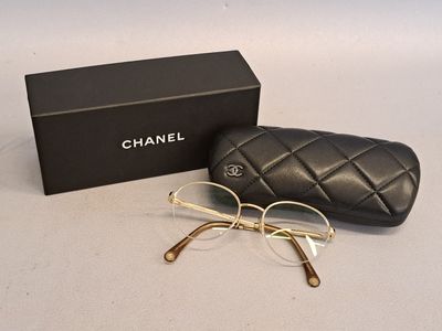 CHANEL Paire de lunettes de vue, la monture en métal. - Photo 1