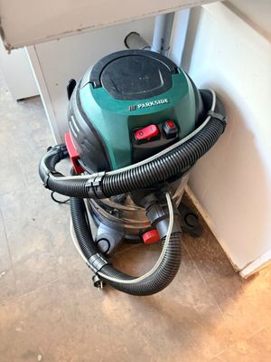 a vacuum that is sitting on the floor next to a wall