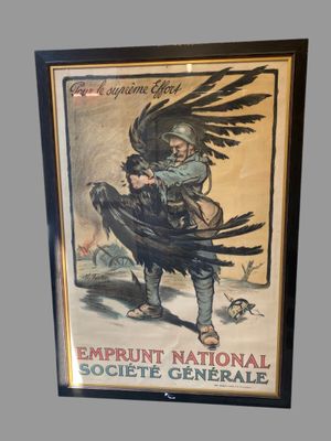 une vieille affiche est accrochée au mur d'un musée