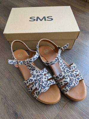 Paire de chaussures de marque SMS