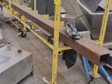 une grande machine installée dans un bâtiment