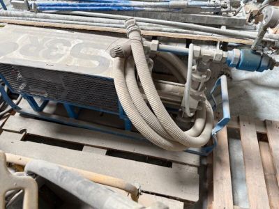 une machine posée sur une palette