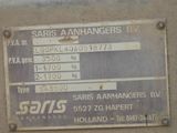 a sign on the side of a building that says saris anhangers bv