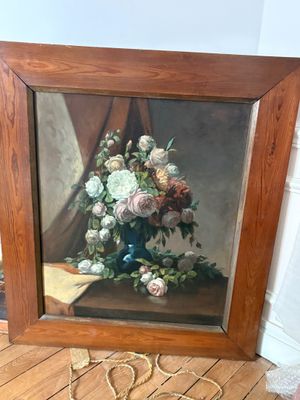 une photo d'une photo d'un vase de fleurs sur une table