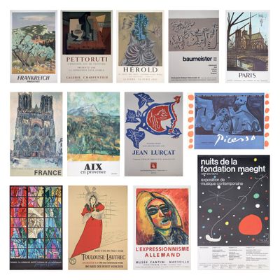plusieurs affiches représentant divers types d'œuvres d'art, exposées sur une surface blanche