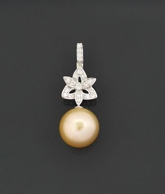 Pendentif en or gris 18k 750 millièmes orné d'une perle de c…