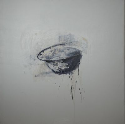une peinture représentant un bateau accrochée au mur d'une pièce