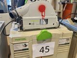 une machine maculée de sang dans un magasin