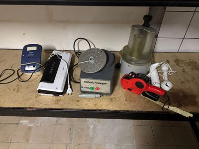 a table that has a lot of electronics on it